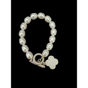 Pearl Bracelet with Gold Pave Clover - 8.5"